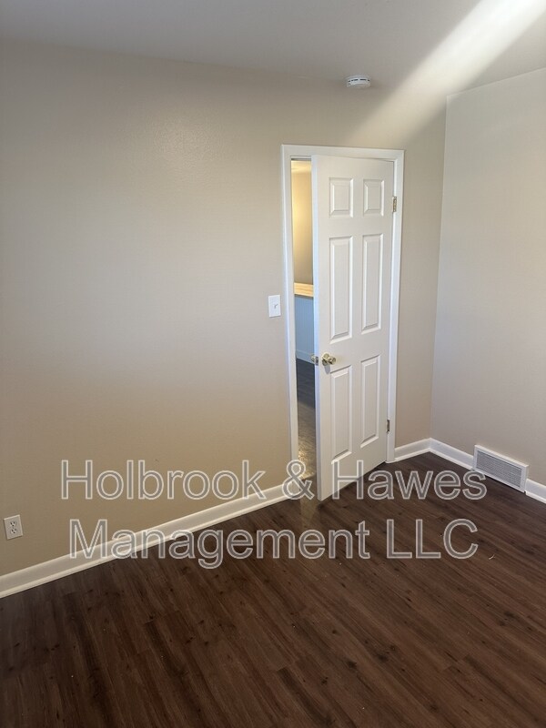 Building Photo - 540 Irish Dr