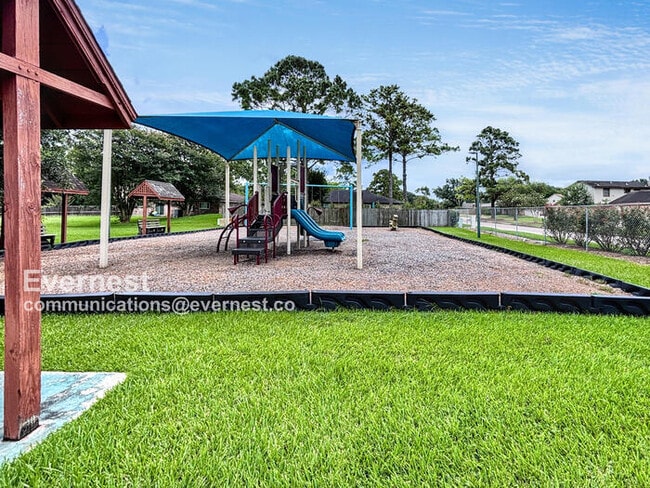 Building Photo - 203 Woodvale Dr