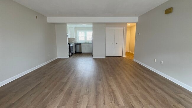 Building Photo - 168 Pine St