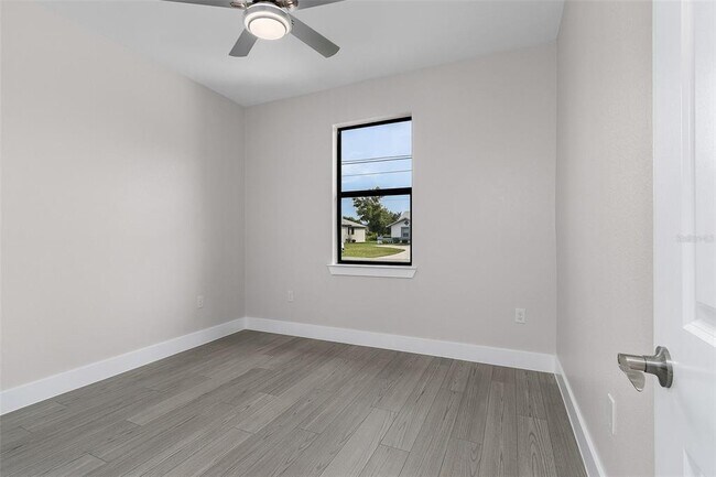 Building Photo - 26221 Sandhill Blvd