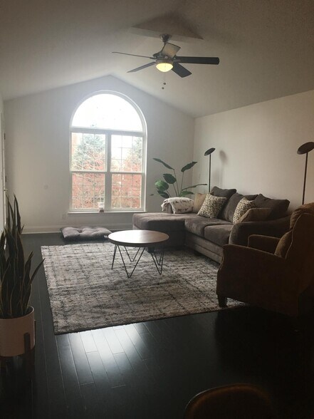 Living Room - 5294 Brookemonte Cir