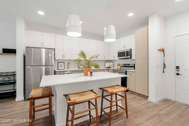 Building Photo - 25 Silver Moon Cir