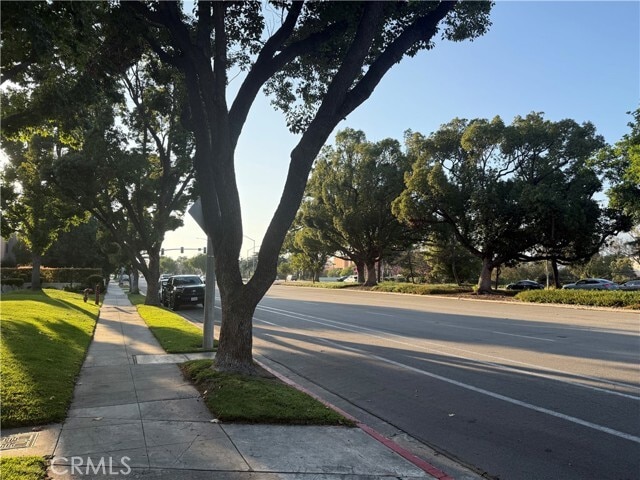 Building Photo - 452 W Huntington Dr