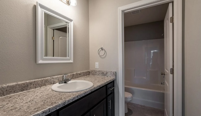 Building Photo - Beautiful 3 Bedroom Duplex in Republic, Missouri