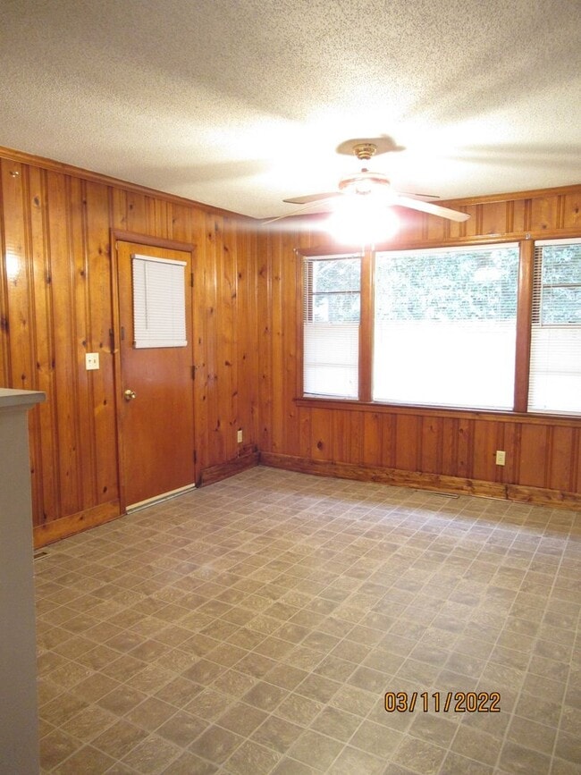 Building Photo - (Alice Drive Schools)- 3 Bedroom, 2 Bath S...