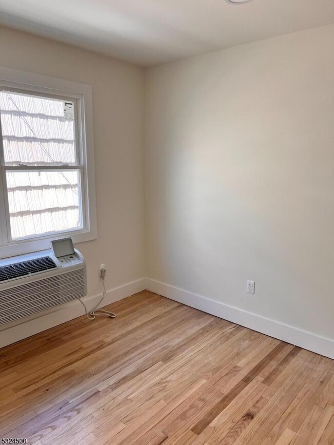 Building Photo - 72 69th St