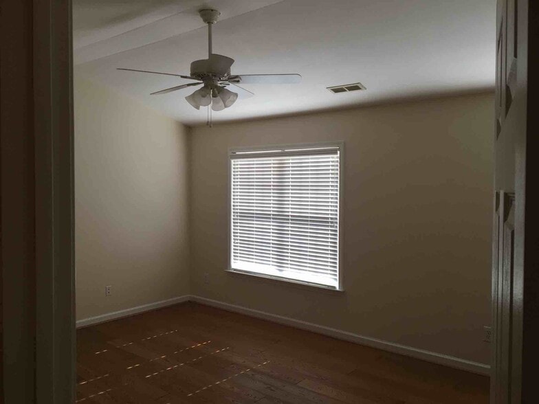 2nd bedroom - 7042 Mead Lane