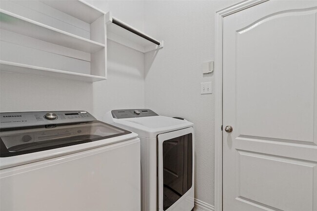 Building Photo - 1124 Diamond Dove Dr