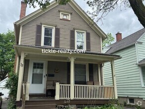 Building Photo - 4 Bedroom Park Ave House - 2 Full Baths, D...