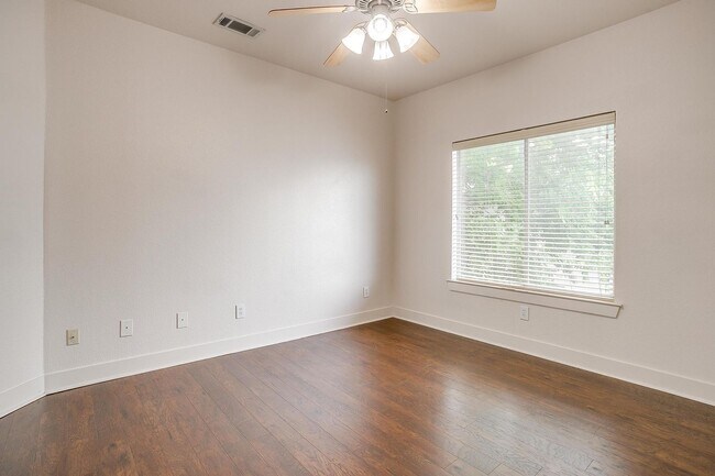 Building Photo - Wayside Duplex