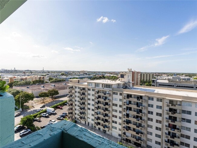 Building Photo - 1825 W 44th Pl