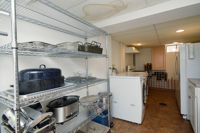 Building Photo - 319 Wesley Ave