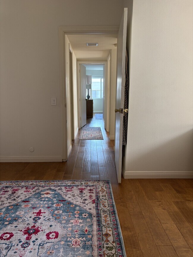 Building Photo - 1115 Creekside Way