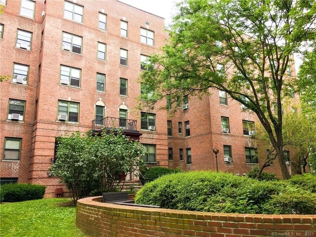 Building Photo - 112 Hoyt St