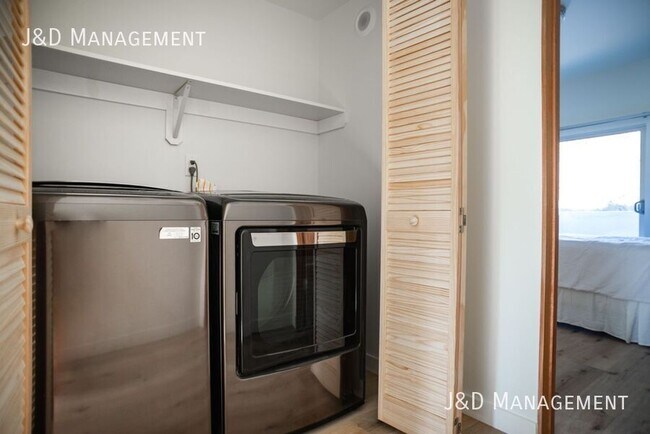 Building Photo - 3333 Reynard Way