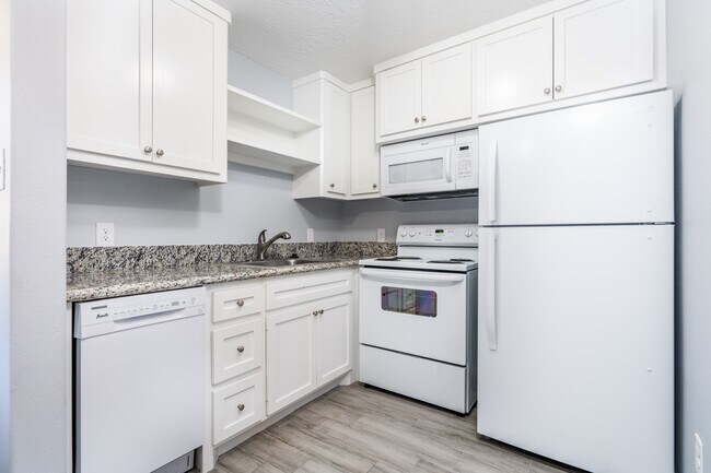 Building Photo - 207 N Poplar St