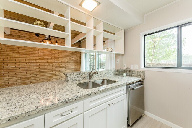 Building Photo - 3809 N Braeswood Blvd