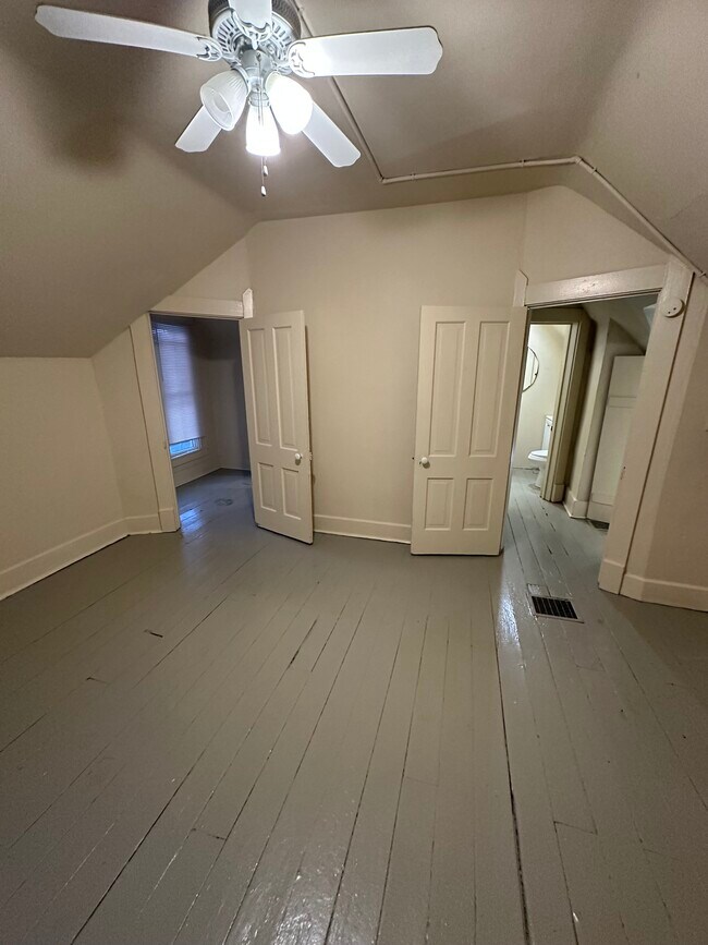 Building Photo - 610 S Green St