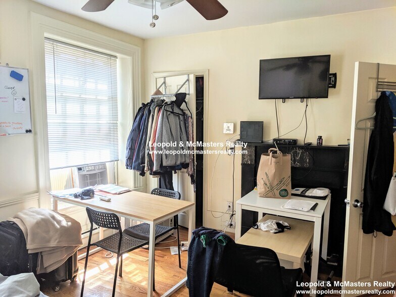 Building Photo - 36 Joy St