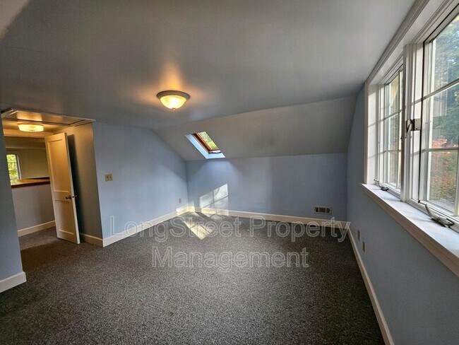 Building Photo - 10309 NW Thompson Rd