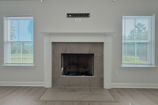 Building Photo - 44 Rimes Ave SE
