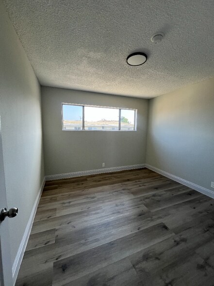 Building Photo - 1060 W 117th St