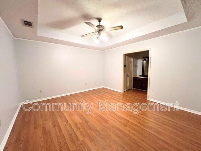 Building Photo - 9868 Kinglet Dr