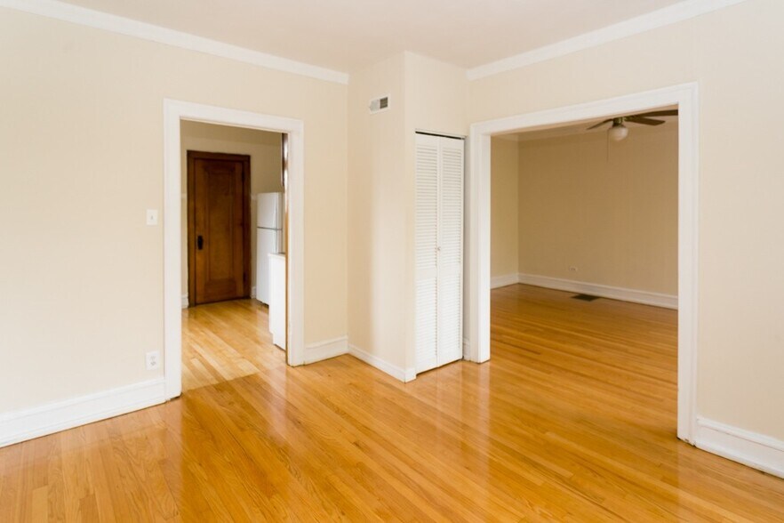 Building Photo - 1455 W Byron St