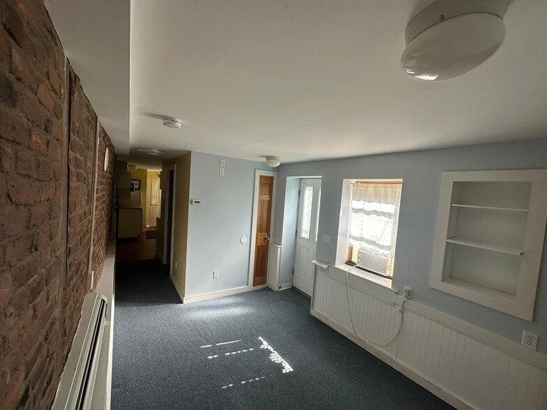 Building Photo - 560 S East St