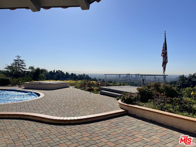 Building Photo - 10723 Stradella Ct