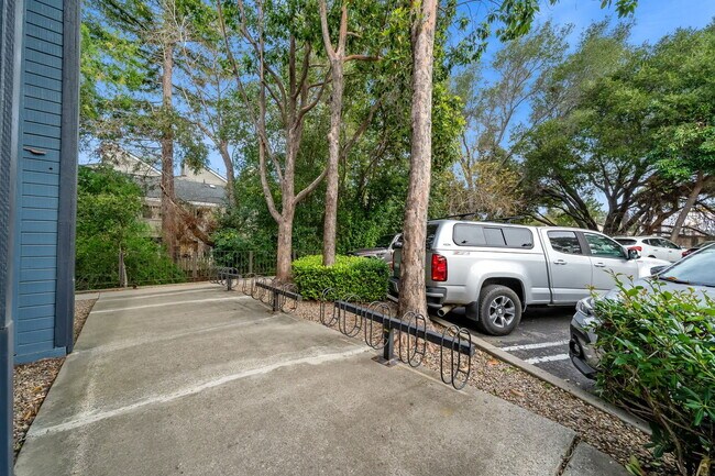Building Photo - AVAILABLE JULY - 3 Bed / 2 Bath CLOSE TO CAL POLY