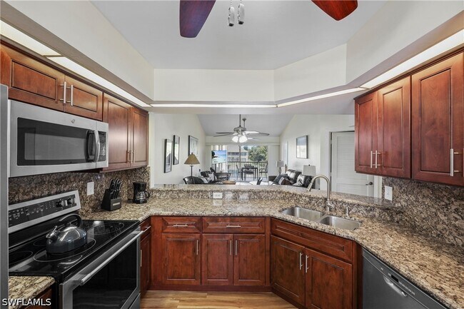 Building Photo - 2050 W Crown Pointe Blvd