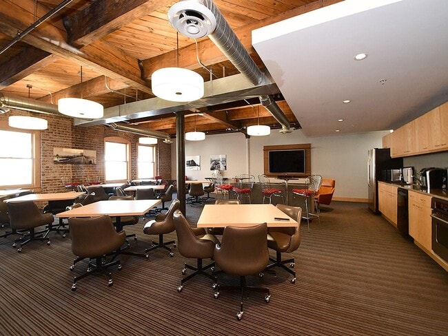 Building Photo - Beebe Runyan