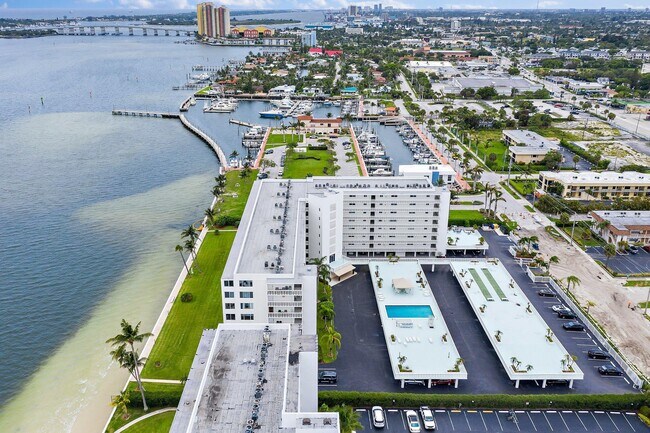 Building Photo - 301 Lake Shore Dr