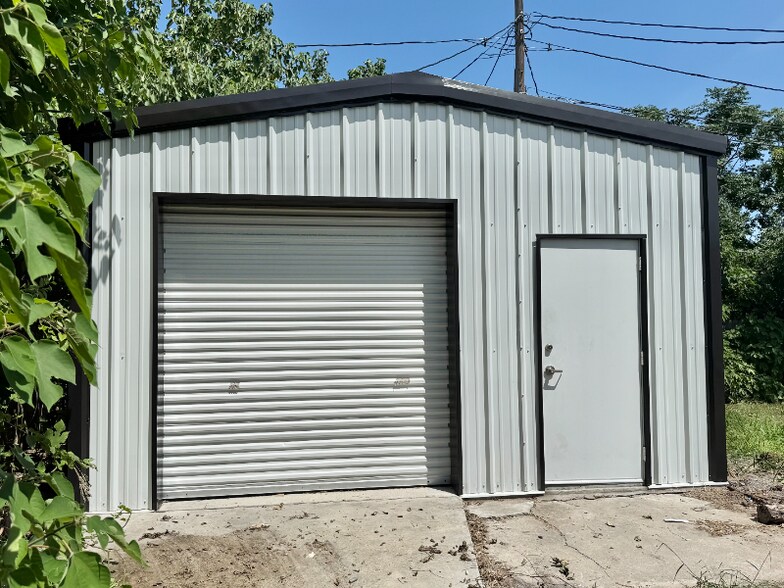 Building Photo - 4818 Hamlett Dr