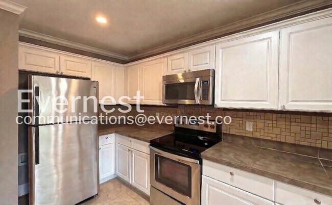 Building Photo - 2102 Vine St