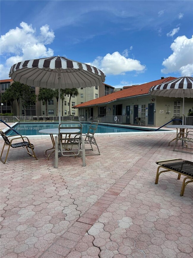 Building Photo - 1800 SW 81st Ave