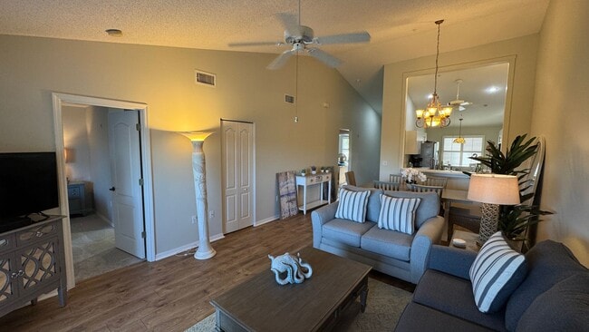 Building Photo - Furnished Short Term Rental