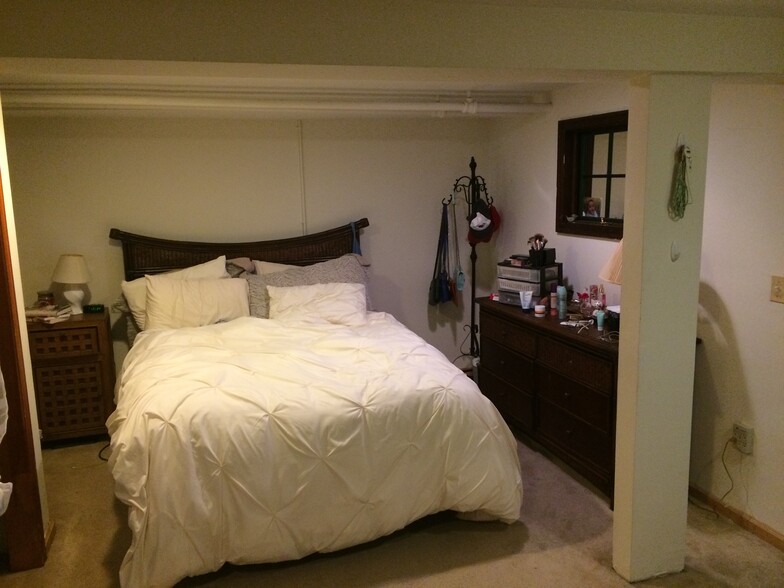 Basement Bedroom - 2407 Huidekoper Plz NW