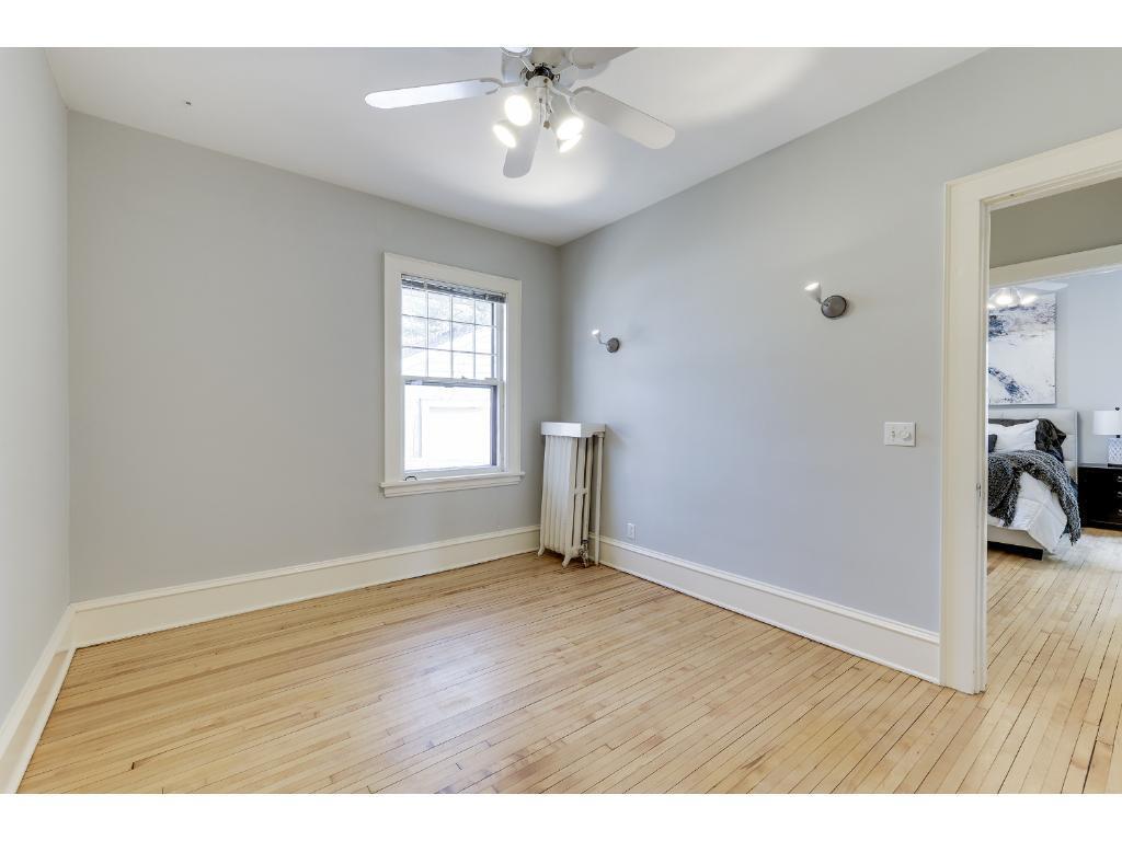 Building Photo - 818 W 42nd St