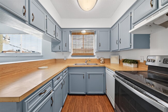 Building Photo - 7714 Renwick Dr