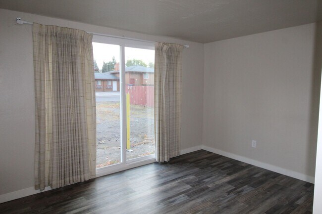 Building Photo - 9715 N Stevens St