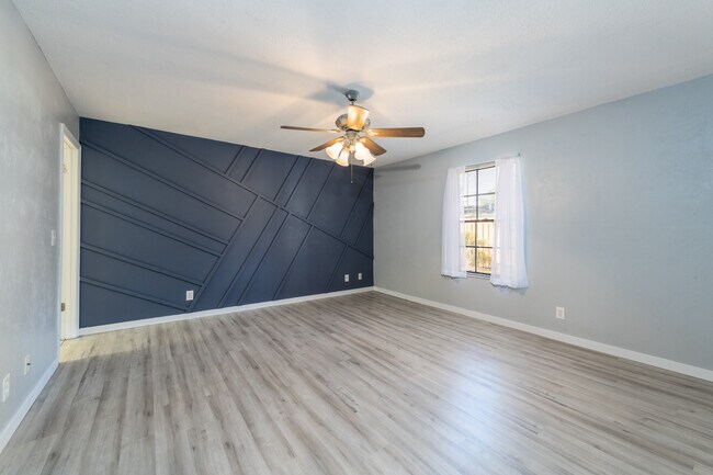 Building Photo - 795 Victoria Cir E