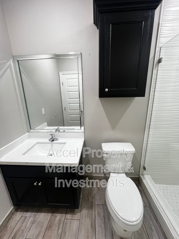 Building Photo - 1327 W Garfield Ave