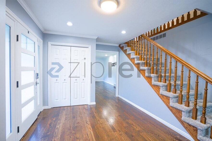 Building Photo - Unit