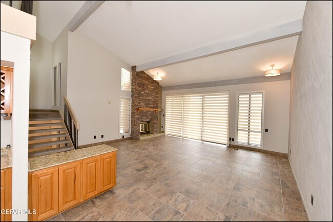 Building Photo - 5900 Mira Hermosa Dr
