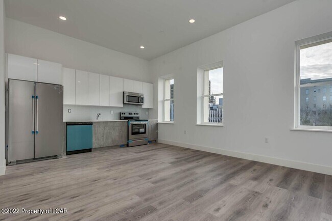 Building Photo - 19 N River St