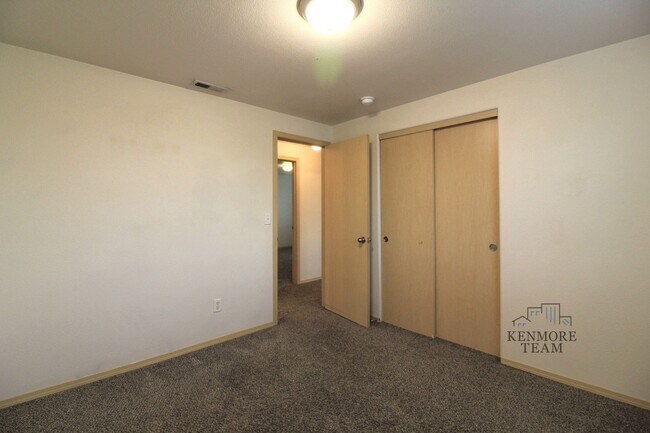 Building Photo - 3 Bedroom, 2 Bath Home in West Pasco