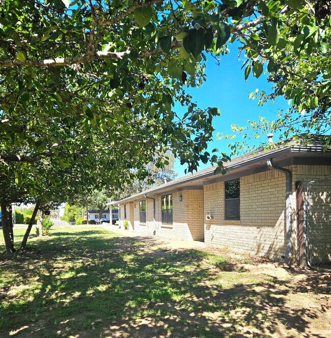 Building Photo - 3201 Libbie St