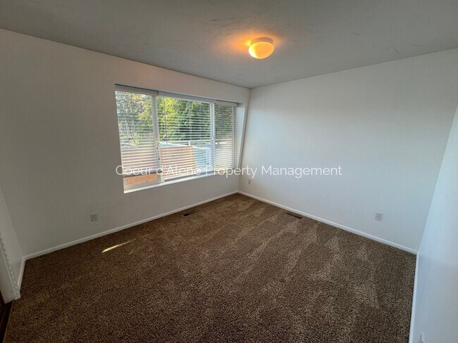 Building Photo - 2+ bed, 2 bath house on the Spokane River!